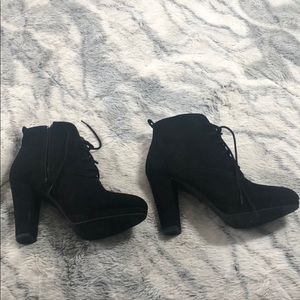 🔥Forever 21 high heeled black boots